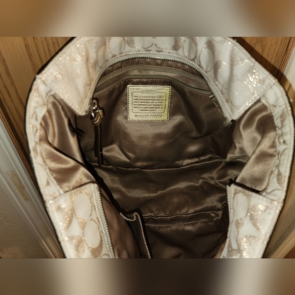 Guc beautiful gold jacquard signature coach shoulder bag see pics - Picture 6 of 10